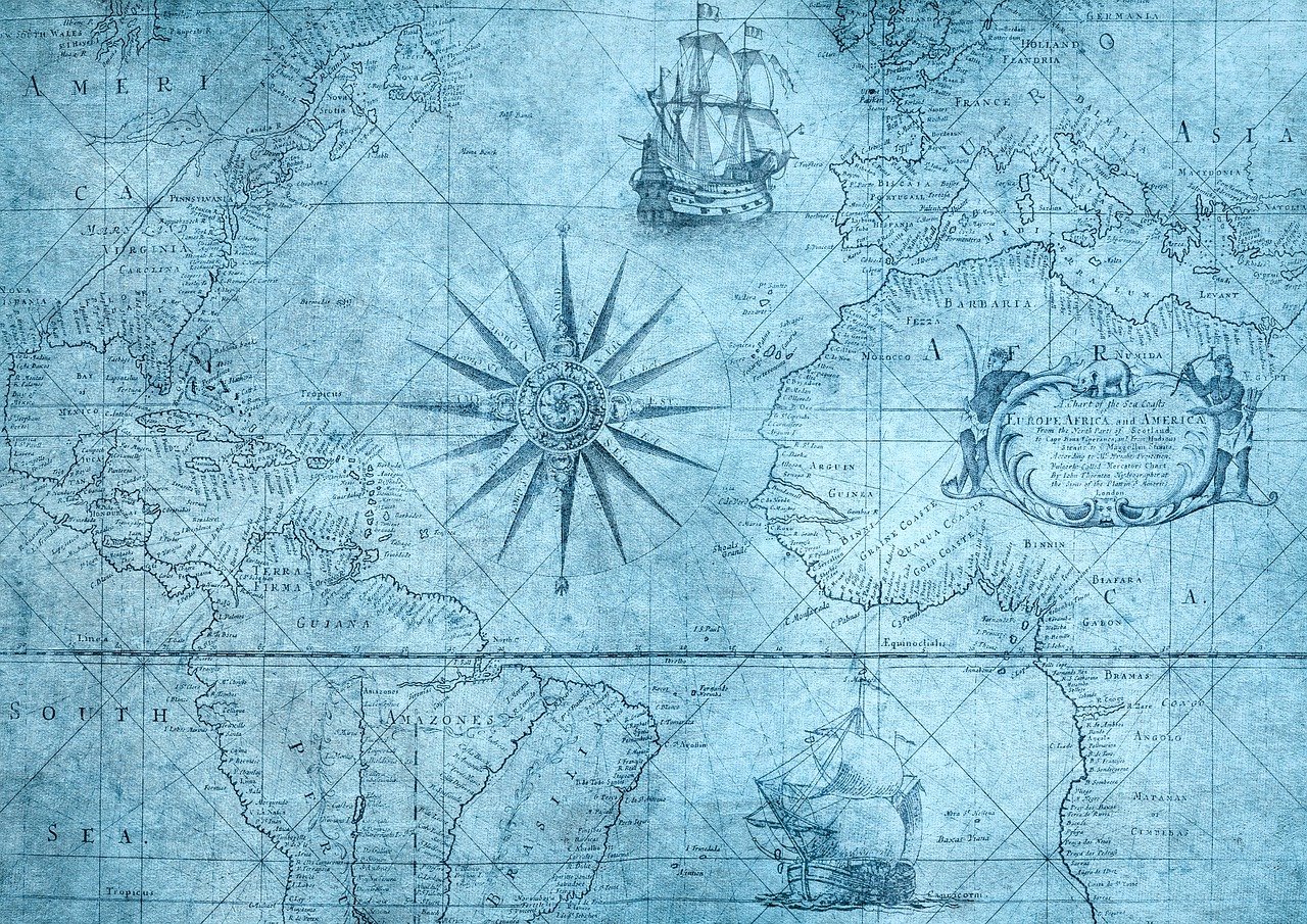 brújula, mapa, barcos de vela