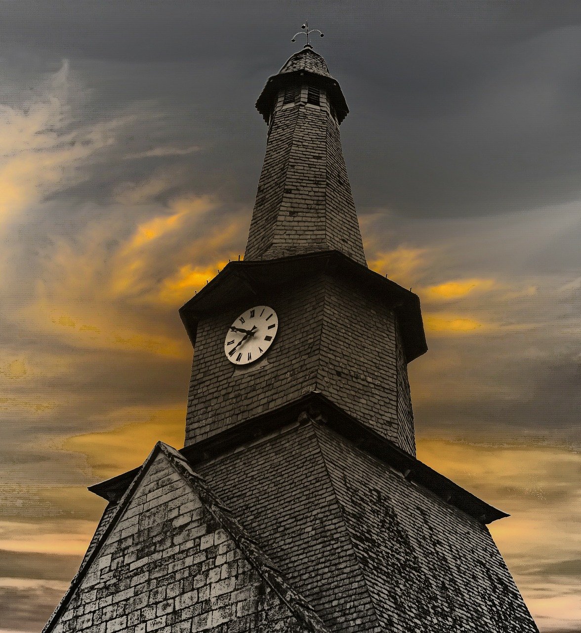 aguja torcida, antiguo chapitel, torre de la iglesia